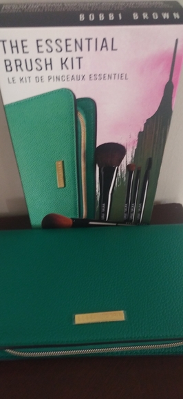 Bobbi Brown Essential Brush kit - Picture 1 of 4